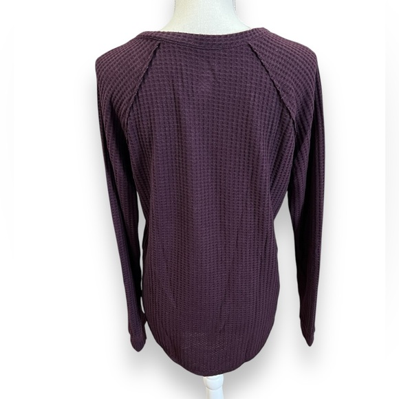 AMERICIAN EAGLE Soft & Sexy Waffle Knit Long Sleeve Tee Top Burgundy NWT Small - Picture 6 of 11